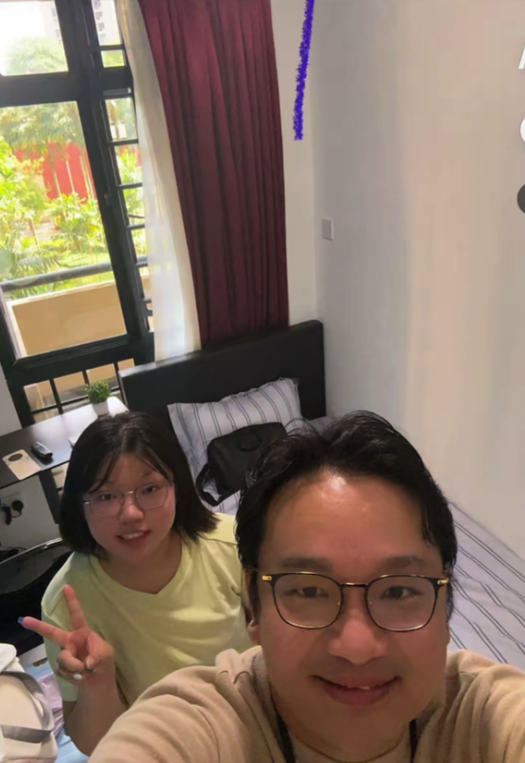 Able S.K Toh visit appartment with clinte